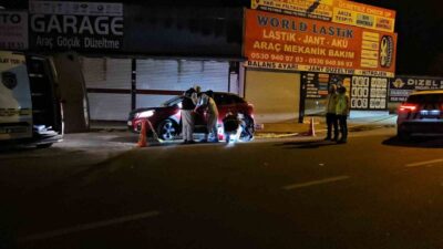 Büyükçekmece’de otomobil içerisindeki 4 kişi arasındaki tartışma silahlı kavgaya dönüştü.