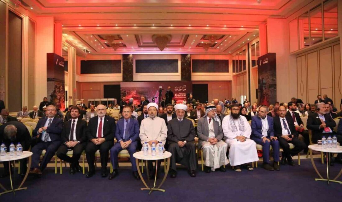 İstanbul’da düzenlenen “Uluslararası Gazze İnsani Yardım Zirvesi”nin sonuç bildirgesini açıklayan