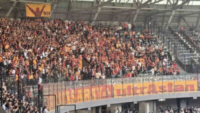 Galatasaray taraftarları, eski kaptanları olan Kocaelispor Teknik Direktörü Selçuk İnan