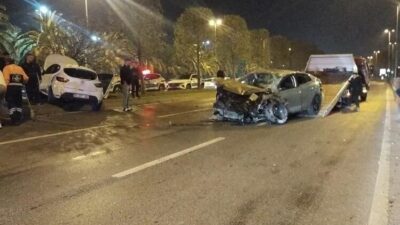 Kartal’da sahilyolunda 4 aracın karıştığı trafik kazasında 5 kişi yaralandı.