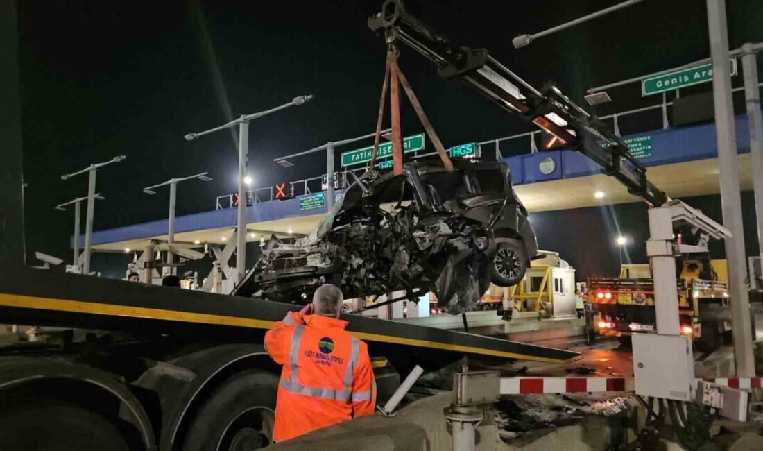 Kuzey Marmara Otoyolu Ankara istikametinde gişelere çarpan otomobilin sürücüsü ağır