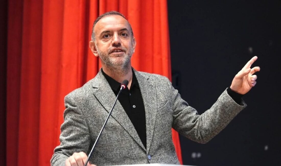 Sancaktepe Belediye Başkanı Alper Yeğin, Sancaktepe Gençlik Merkezi’nde 4 bin