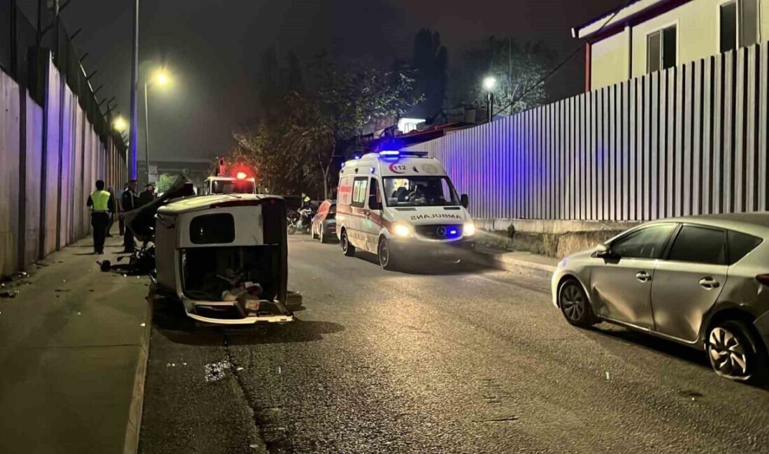 İstanbul Sarıyer’de bir otomobil, park halindeki araca çarptıktan sonra karşı