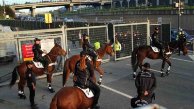 Galatasaray maçını tribünden takip edecek Trabzonsporlu taraftarlar, stadyuma geldi. Trendyol