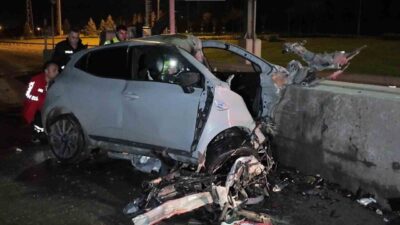 Tuzla’da Orhanlı gişeleri İstanbul istikametinde meydana gelen feci kazada otomobil