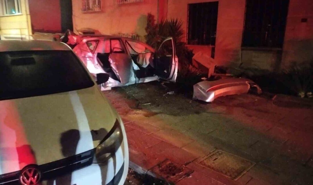 Üsküdar’da bir otomobilin karıştığı kazada biri ağır 2 kişi yaralandı.