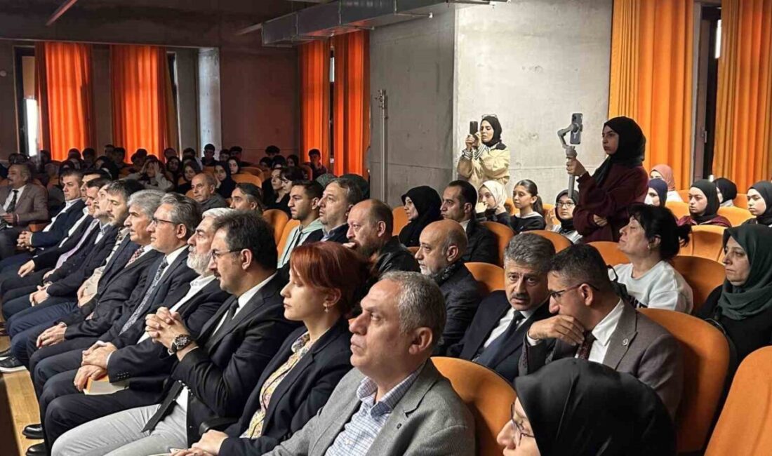 Türk edebiyatının önemli isimlerinden şair, yazar ve mütefekkir Sezai Karakoç,