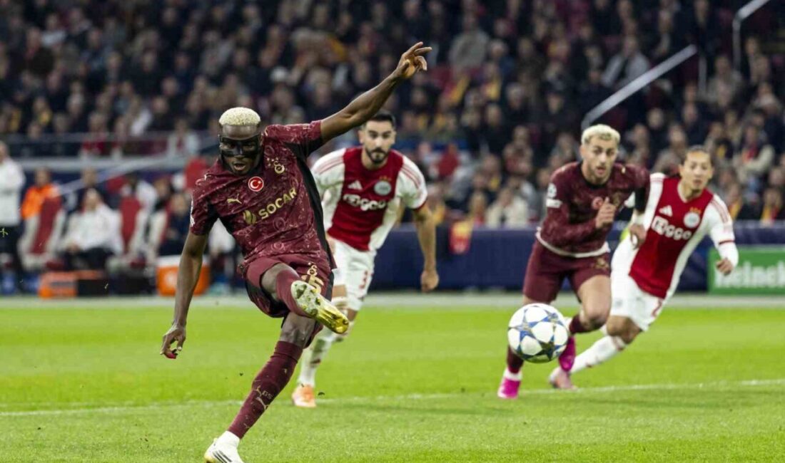 Galatasaray’ın Nijeryalı futbolcusu Victor Osimhen, Ajax maçında attığı 3 golle