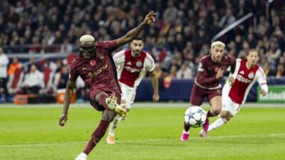Galatasaray’ın Nijeryalı futbolcusu Victor Osimhen, Ajax maçında attığı 3 golle