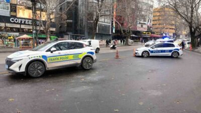 Ankara’da yılbaşı çerçevesinde belli işlek noktalarda polis ekipleri tarafından geniş