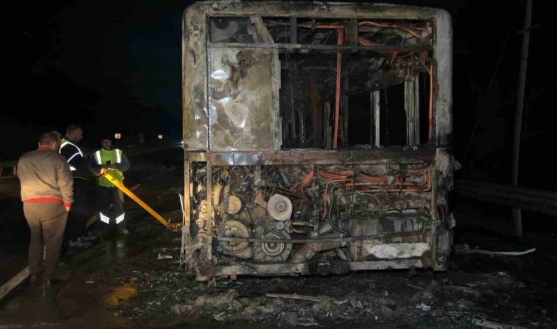 Arnavutköy’de seyir halinde olan İETT otobüsünde yangın çıktı. Kısa sürede