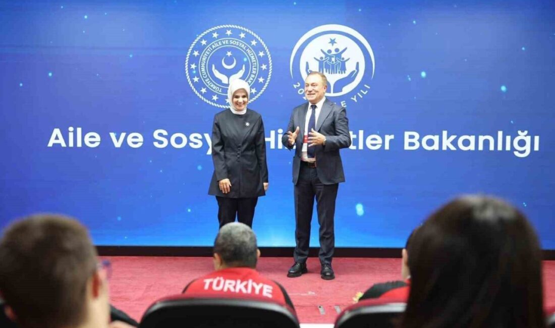 Aile ve Sosyal Hizmetler Bakanı Mahinur Özdemir Göktaş, engelli sporcularla