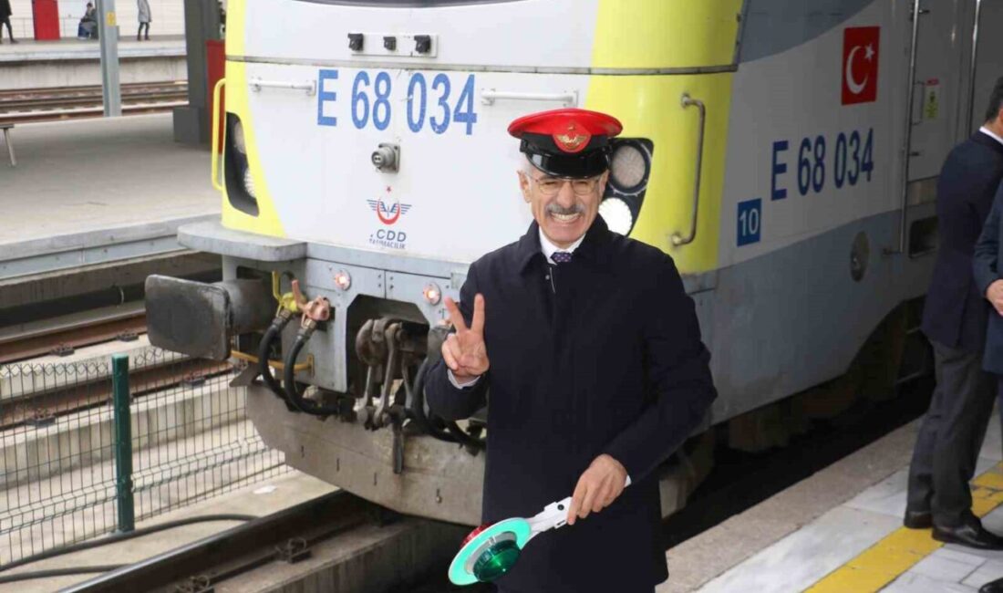 Ulaştırma ve Altyapı Bakanı Abdulkadir Uraloğlu, “8 adet konforlu yataklı