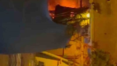 Beyoğlu’nda 3 katlı binanın teras katında yangın çıktı. Kısa sürede