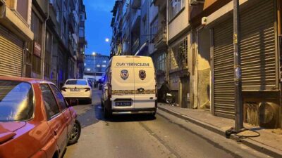 İstanbul Bayrampaşa’da cam silerken 3. kattan düşen bir kadın ağır