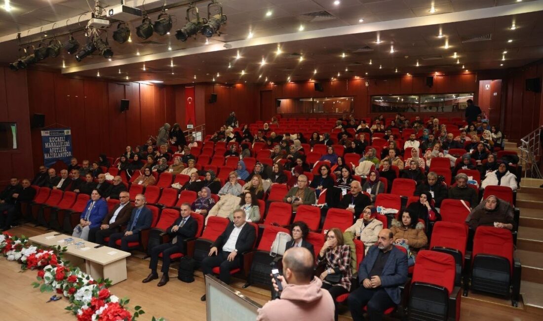 Kocaeli’de yürütülen “Mahalle Halkı Afetlere Hazırlık Eğitimi Projesi” kapsamında düzenlenen