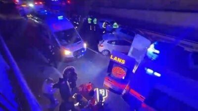 Çekmeköy’de gece saatlerinde 7 aracın karıştığı bir zincirleme trafik kazasında