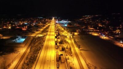 Çankırı’nın Çerkeş ilçesinde kar yağışı ve buzlanma sonucu kayan araçlar