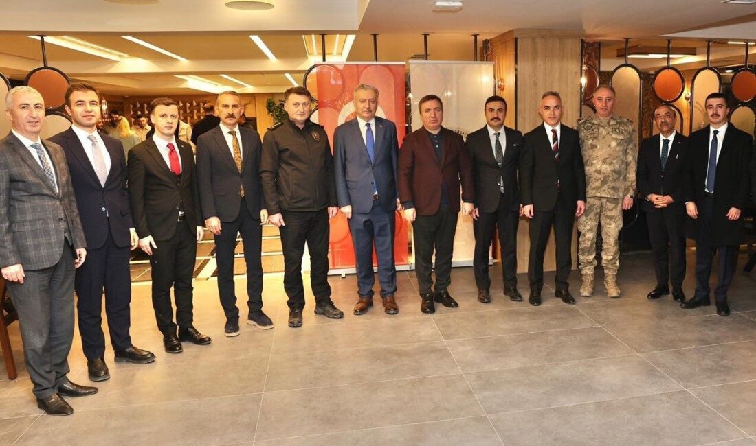 Erzincan Valisi Hamza Aydoğdu; Erzincan Belediye Başkanı Bekir Aksun, Cumhuriyet