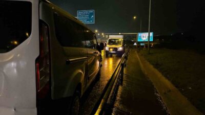 Eyüpsultan’da sağanak sebebiyle 7 aracın karıştığı zincirleme kaza meydana geldi.