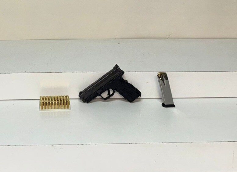 İstanbul Küçükçekmece’de bir kişi, balkonda tartıştığı komşusuna silahla ateş etti.