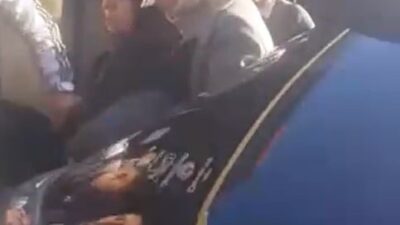 Küçükçekmece’de tıklım tıklım dolu olan minibüs yolcu indirip almak için