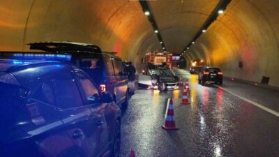 Üsküdar’da Tantavi Tüneli’nde, Kısıklı-Ümraniye istikametinde yağışlı havanın etkisiyle meydana gelen