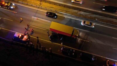 TEM Otoyolu Ankara istikametinde seyir halindeki bir otomobilin cipe çarpıp