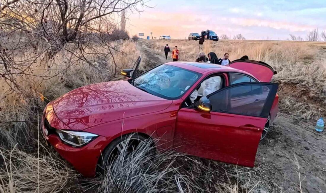 Aksaray’da sürücüsünün direksiyon hakimiyetini kaybettiği otomobil şarampole düştü. Kazada 3