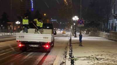 Başkentte yeni yılın ilk saatleri ile kar yağışı etkili oldu.