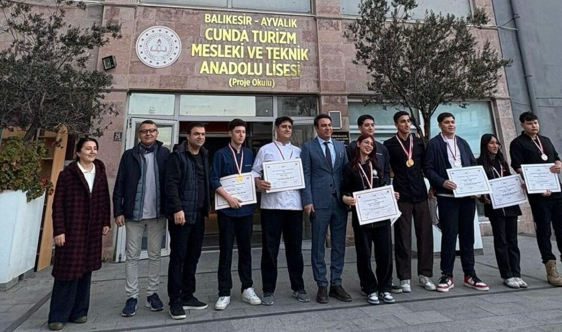 Balıkesir’in Ayvalık ilçesinde Cunda Turizm Mesleki Teknik Anadolu Lisesi öğrencileri,