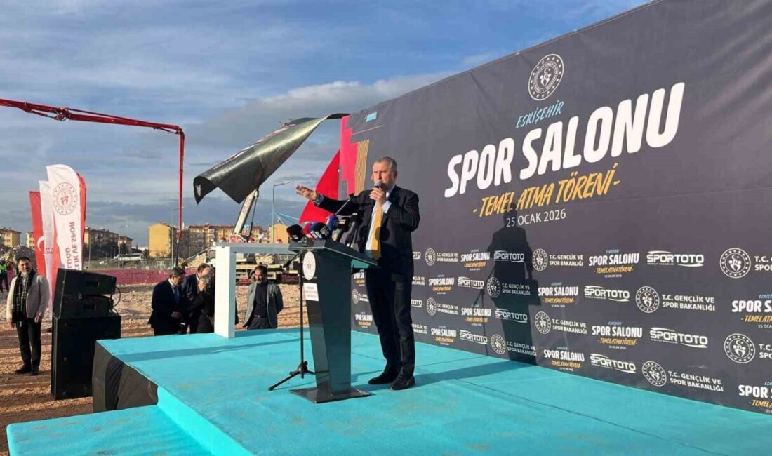 Eskişehir’deki programı kapsamında Çankaya Kapalı Spor Salonu Temel Atma Töreni’ne