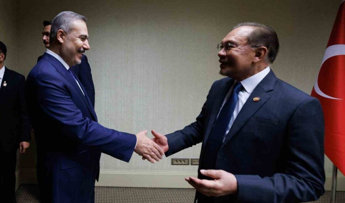 Dışişleri Bakanı Hakan Fidan, Malezya Başbakanı Enver İbrahim ve Malezya