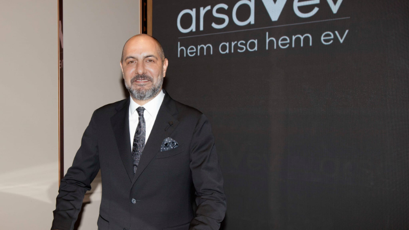 Gayrimenkul sektöründe geliştirdiği yenilikçi ürün ve modellerle dikkat çeken arsaVev,