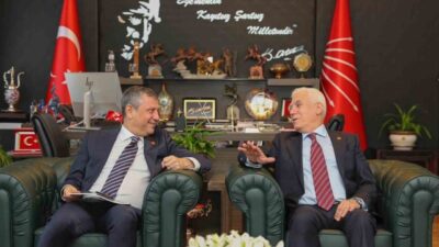 Bursa Büyükşehir Belediye Başkanı Mustafa Bozbey, CHP Genel Başkan Özgür
