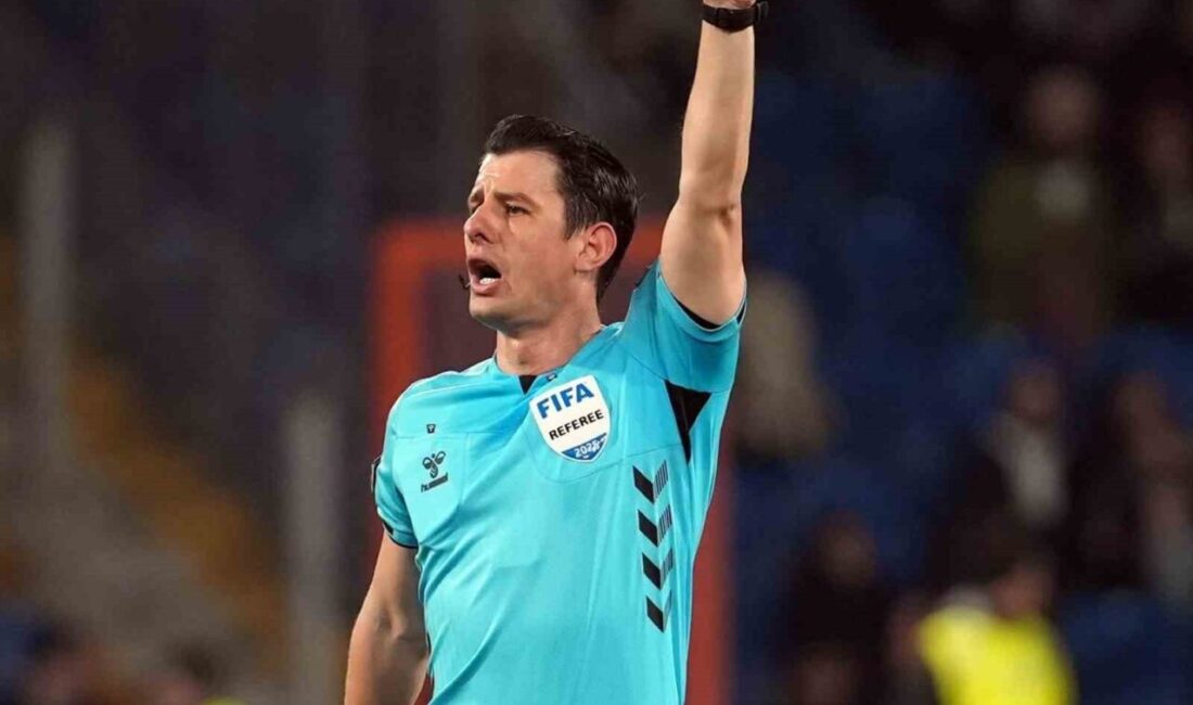 FIFA kokartlı hakem Halil Umut Meler, kariyerinde 4. kez Galatasaray-Fenerbahçe