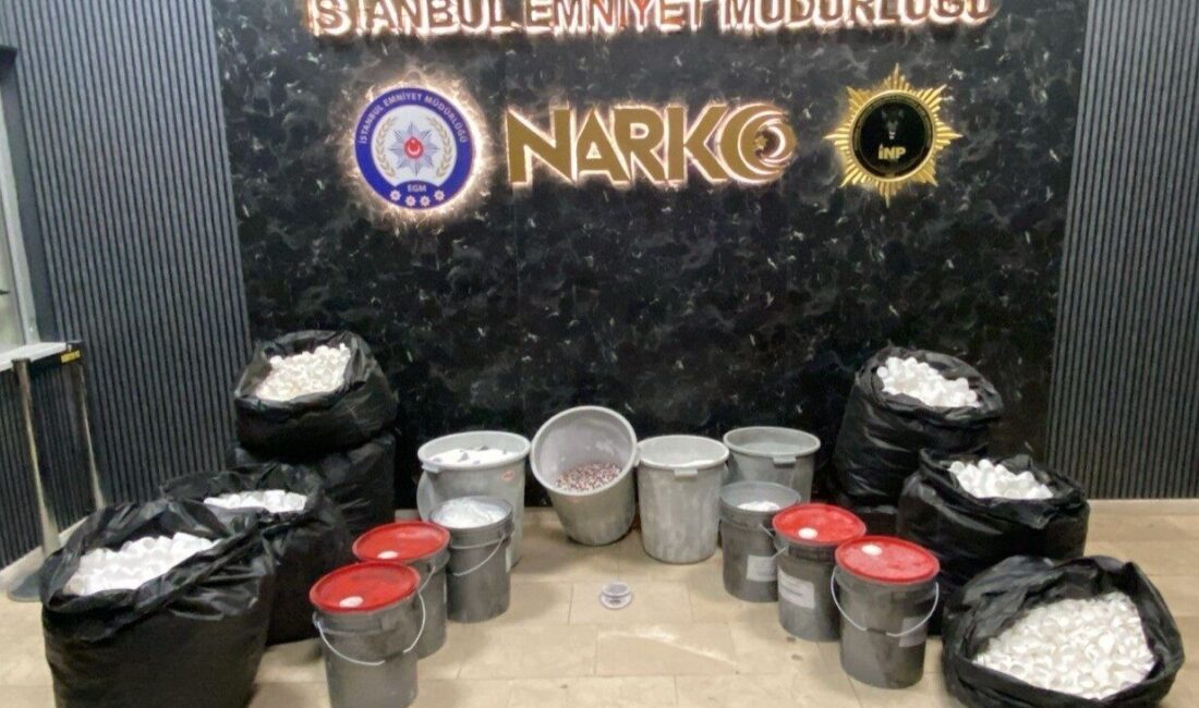 İstanbul Bahçelievler’de bir adrese düzenlenen uyuşturucu operasyonunda 3 kişi gözaltına