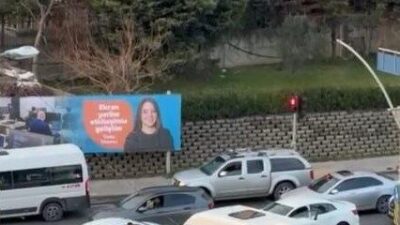 Pendik’te kırmızı ışıkta bekleyen iki sürücü arasında yol verme meselesi