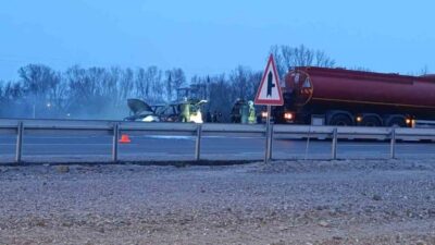 Ankara’nın Akyurt ilçesinde trafikte seyreden bir otomobilde çıkan yangında, araç