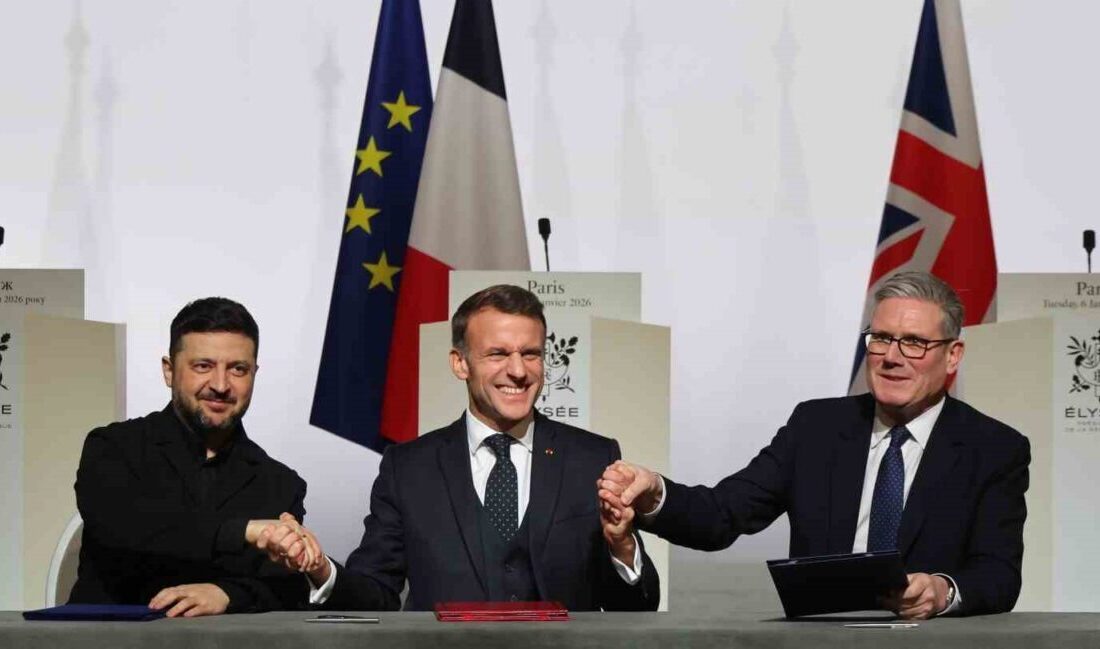 Ukrayna Devlet Başkanı Vladimir Zelenskiy, Fransa Cumhurbaşkanı Emmanuel Macron ve
