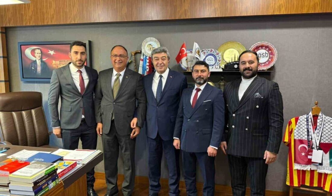 AK Parti Tomarza İlçe Başkanı Turgut Koç teşkilatı ile birlikte