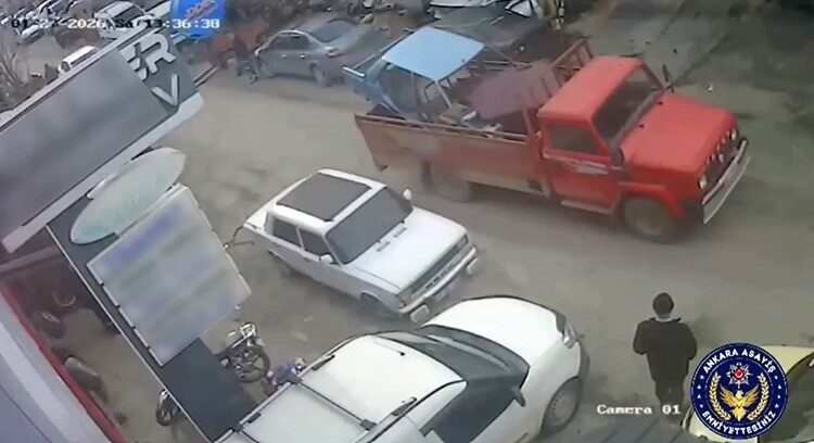 Ankara’da oto hırsızlığına yönelik yürütülen çalışmalarda, çalıntı araçları organize şekilde