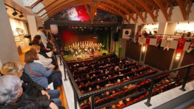 Balıkesir’in Ayvalık ilçesinde yapımı tamamlanan Rauf Denktaş Kültür Merkezi, törenle