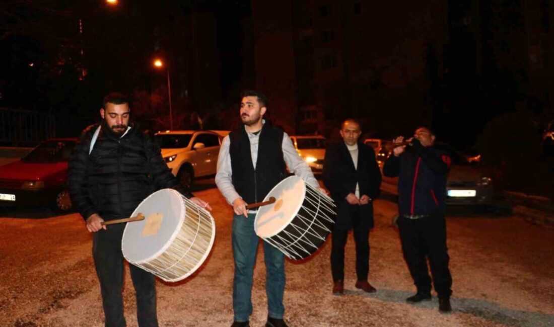 Ankara’da Ramazan ayının gelmesi ile beraber davulcular ilk sahurla çalışmaya
