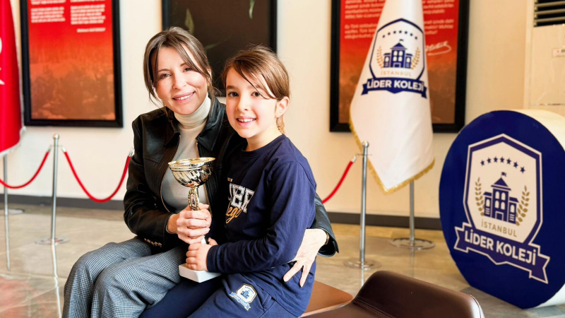 Henüz 7 yaşında… Ama parkurda bir şampiyon gibi! Yasmin Çetin,