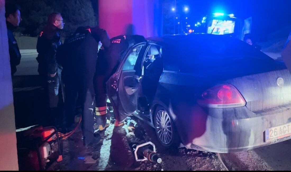 Eskişehir’de dün gece meydana gelen olayda, kontrolden çıkarak üst geçidin
