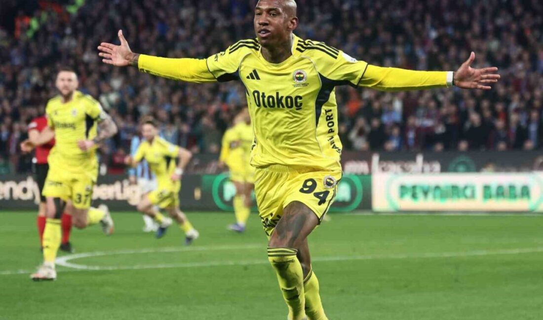 Fenerbahçe’nin Brezilyalısı Talisca ve İspanyol yıldızı Marco Asensio, yaptıkları gol