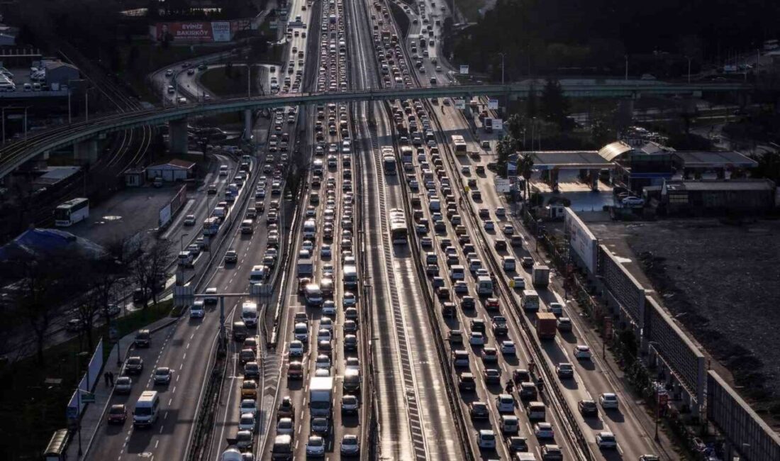 Ramazan ayının başlamasıyla birlikte mega kentteki trafiğinin günlük seyri değişti.