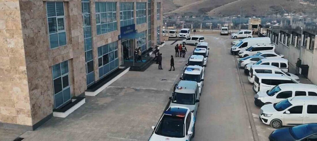 KIRŞEHİR ( ) – Kırşehir merkezli 9 ilde kendilerini polis