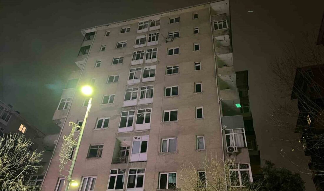 İstanbul Küçükçekmece’de sitede bulunan 10 katlı bina, riskli yapı olduğu